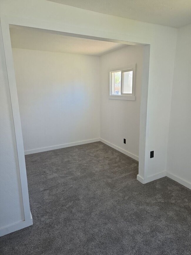 Building Photo - Newly Upgraded 2-Bedroom Home Available Now!