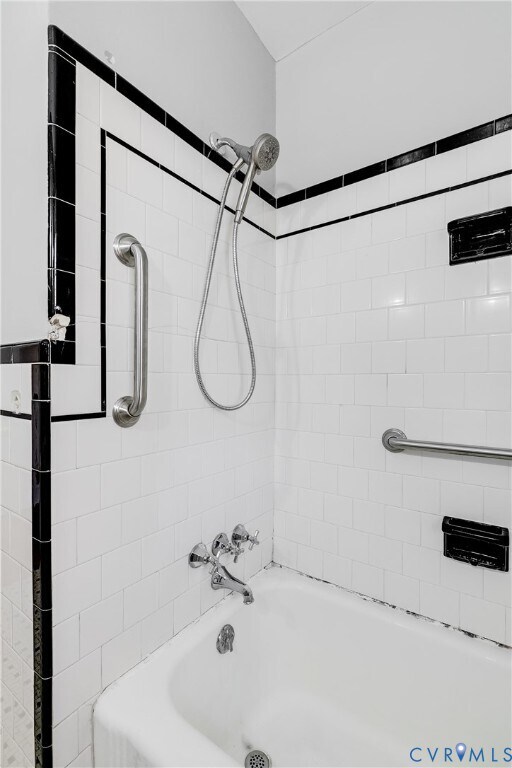 Building Photo - 1004 W 49th St