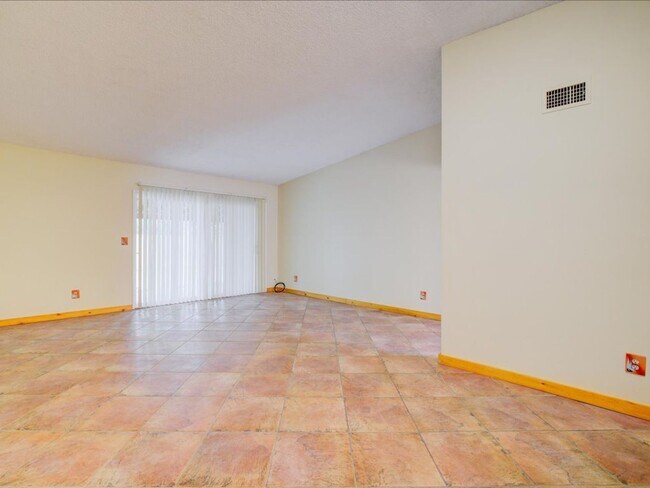 Building Photo - Charming 4-Bedroom Home with Spacious Living & Private Backyard!