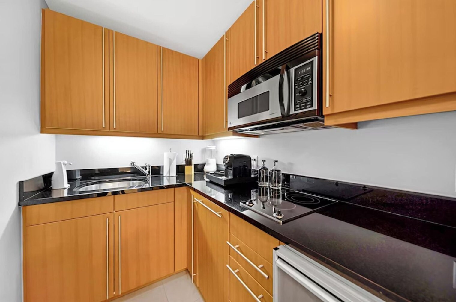 Building Photo - 1441 Brickell Ave