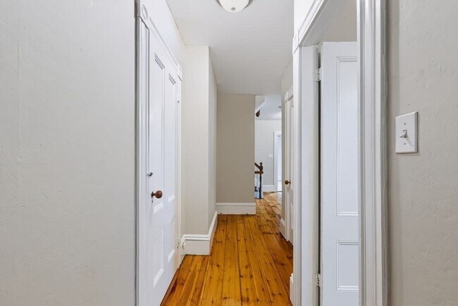 Building Photo - 37 Thorndike St
