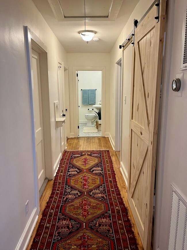 Building Photo - 3/2 Duplex Conveniently Situated in an Established Neighborhood!