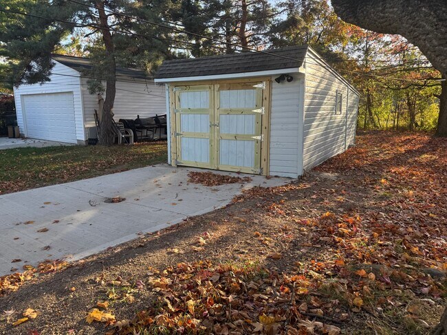 Building Photo - Newly updated 3 bd house in Euclid- NO VOU...