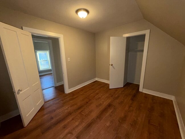 Building Photo - 19 Forest St