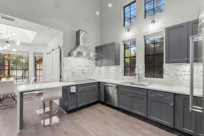 Building Photo - 122 E Placid Hill Cir