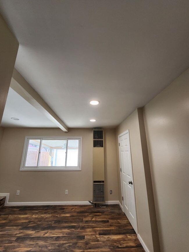 Building Photo - Updated 3 Bedroom Ranch style home