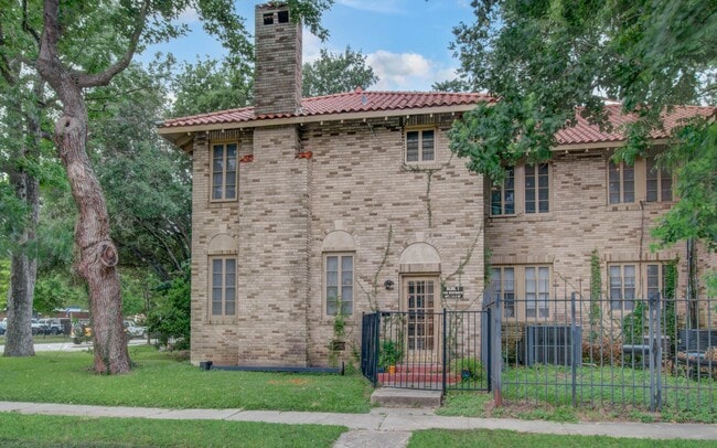 Building Photo - 1428 Wentworth St