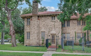 Building Photo - 1428 Wentworth St