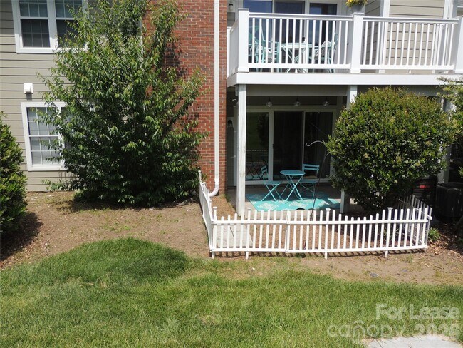 Building Photo - 9252 Kings Canyon Dr