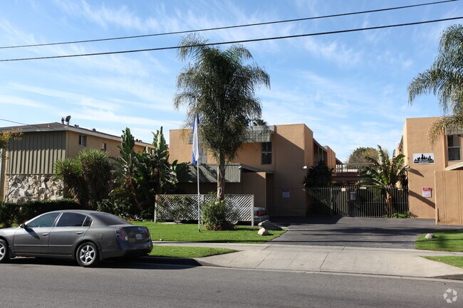 Building Photo - 7351 Variel Ave