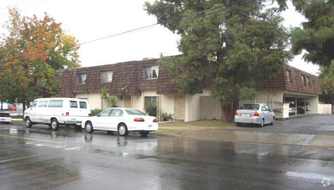 Building Photo - 3209 N Sierra Vista Ave