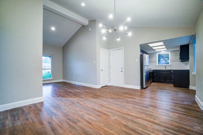 Building Photo - 2608 Driftwood Dr