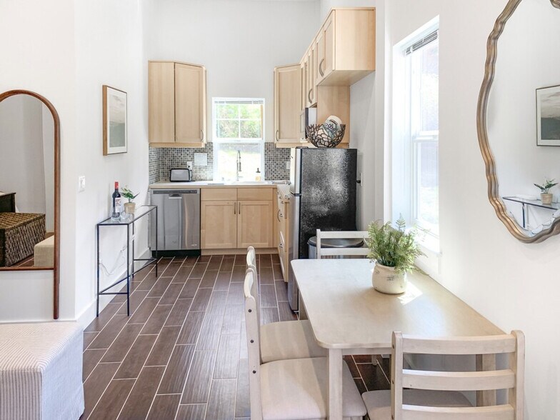 Building Photo - 3355 Saratoga Rd