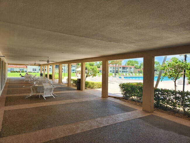 Building Photo - 314 Lake Dora Dr