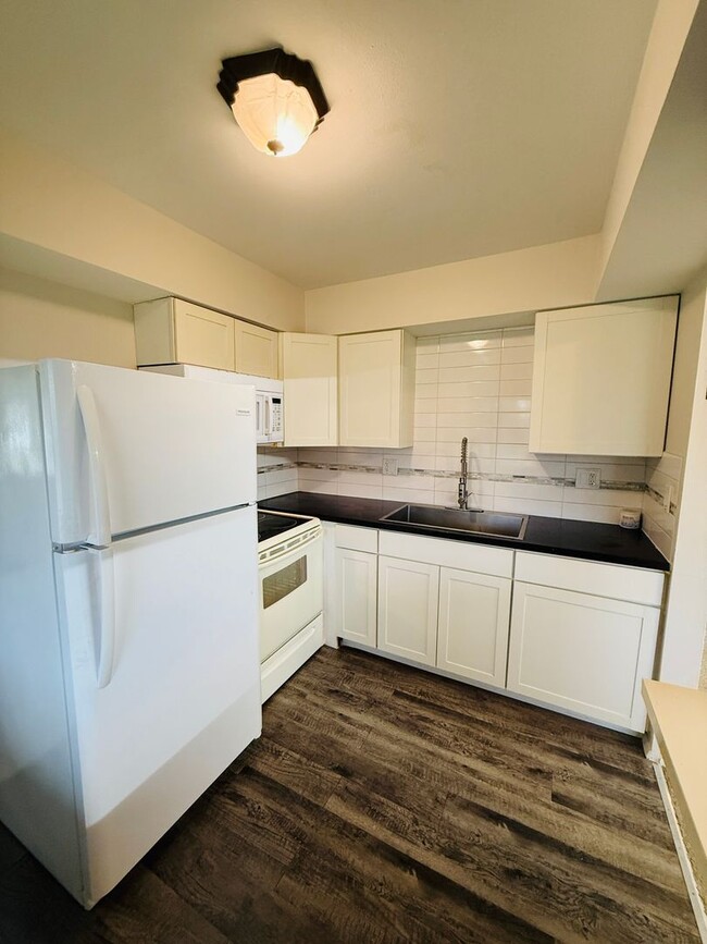 Building Photo - Spacious 2 Bedroom Hazelwood Apartment