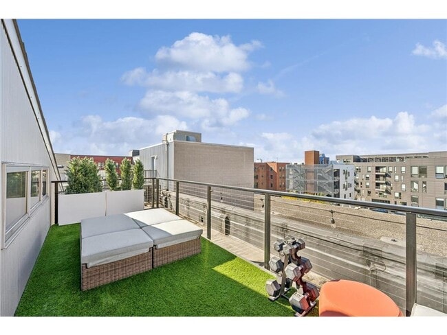 Building Photo - 801 N Washington Ave