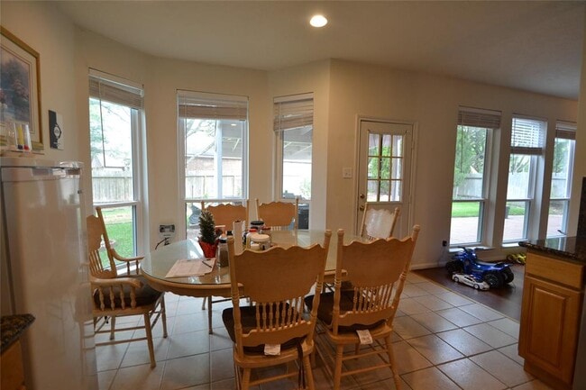 Building Photo - 12110 Laurel Ct