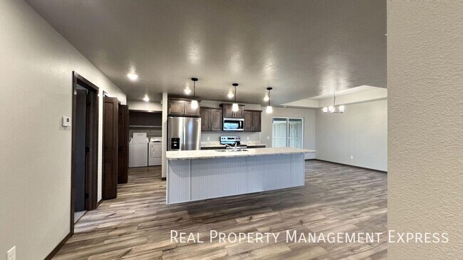Building Photo - Modern 3-Bedroom Home with Convenience & Style in Harrisburg, SD