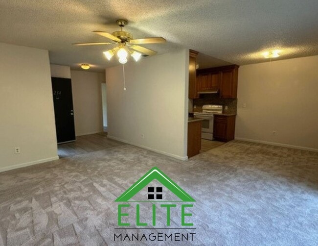 Building Photo - **2 Bed, 2 Bath Condo in Gated Community |...
