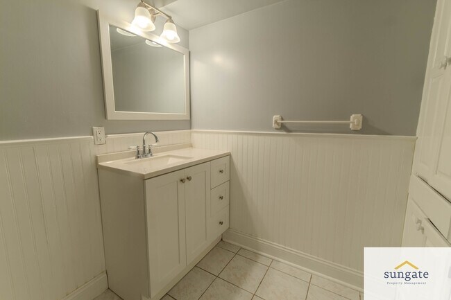 Building Photo - 414 Elrino St