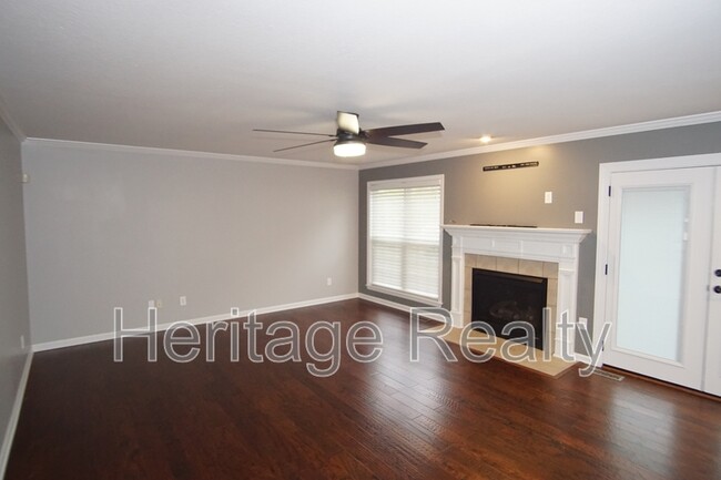 Building Photo - 11100 Autumn Hollow Ln