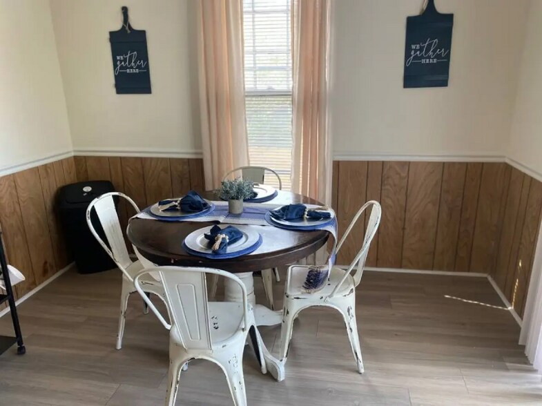 Building Photo - 320 Hillandale St NE