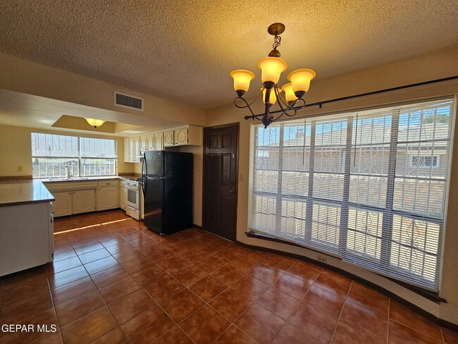 Building Photo - 10604 Pleasant Hills Dr