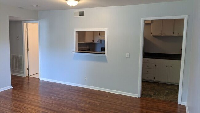 Building Photo - Walking distance to the Gulch & Music row!