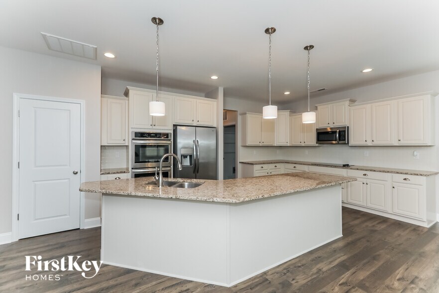 Building Photo - 2607 Whispering Way