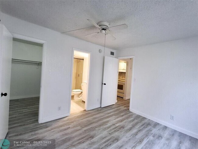 Building Photo - 4128 NW 88th Ave