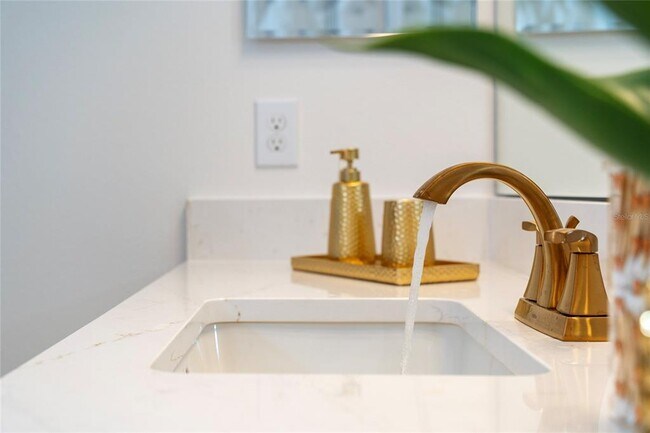 Building Photo - 16001 Grafton Wy