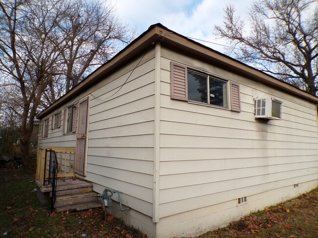 Building Photo - 3145 34th Ct N