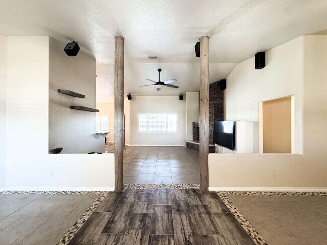 Building Photo - “Spacious 4-Bedroom, 2-Bathroom Home with Pool in Tamarack”