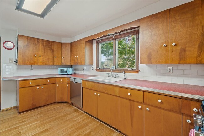 Building Photo - 3040 Agard Rd