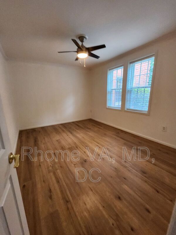 Building Photo - 1801 Queens Ln