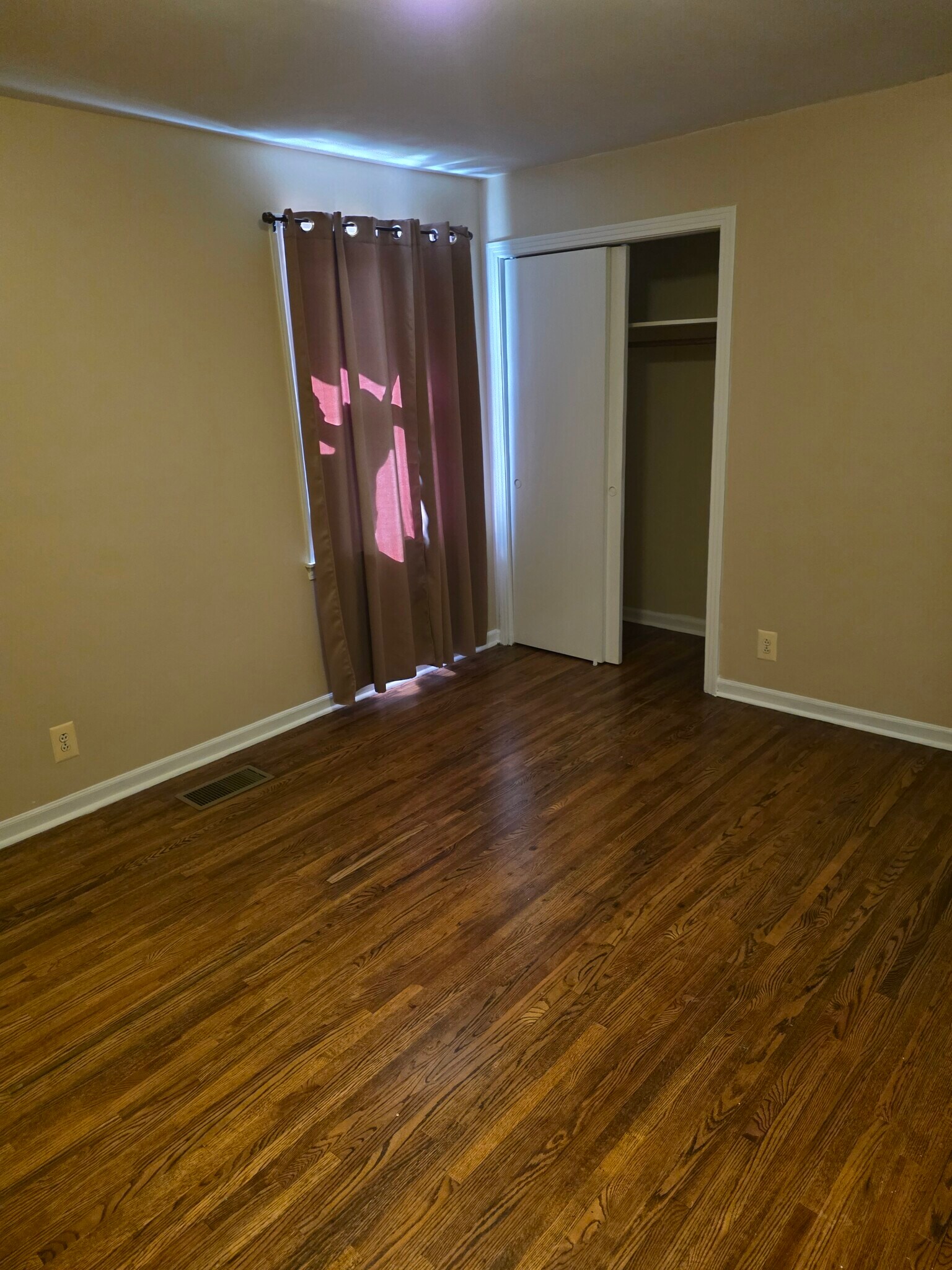 Building Photo - 3009 Sunnyview Dr