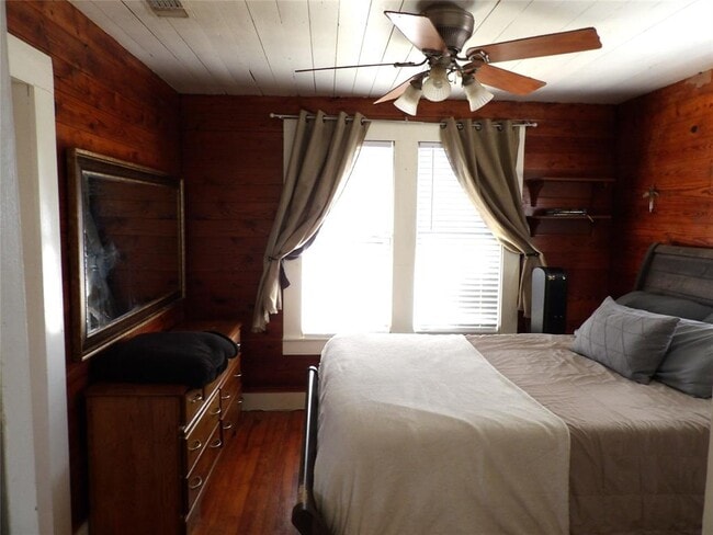 Building Photo - 459 E Commerce St