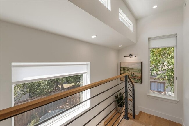 Building Photo - 1300 Perez St