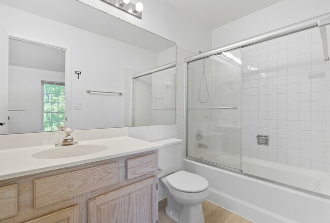 Building Photo - 519 Woodcrest Dr