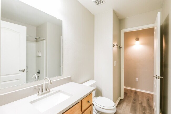 Building Photo - 6898 W Quailwood Way