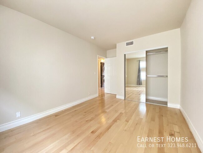 Building Photo - 1227 Granville Ave