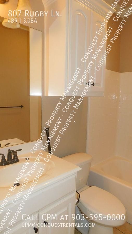 Building Photo - 807 Rugby Ln