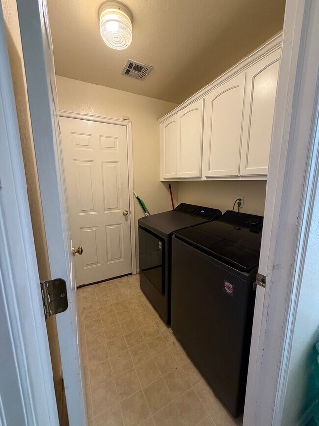 Building Photo - Broken Arrow Union Schools Single Family Home for Rent 5 beds 2.5 bath