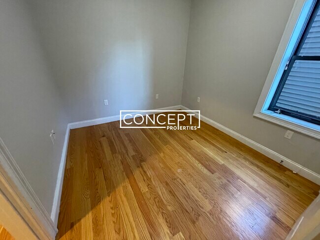 Building Photo - 153 Meridian St