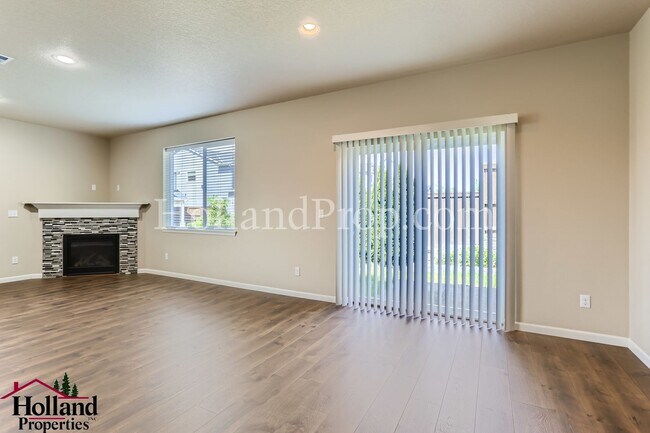 Building Photo - Beautiful, Light-Filled 4-Bedroom Home with a Charming Backyard NEW PRICE $3,295 and REDUCED SECU...