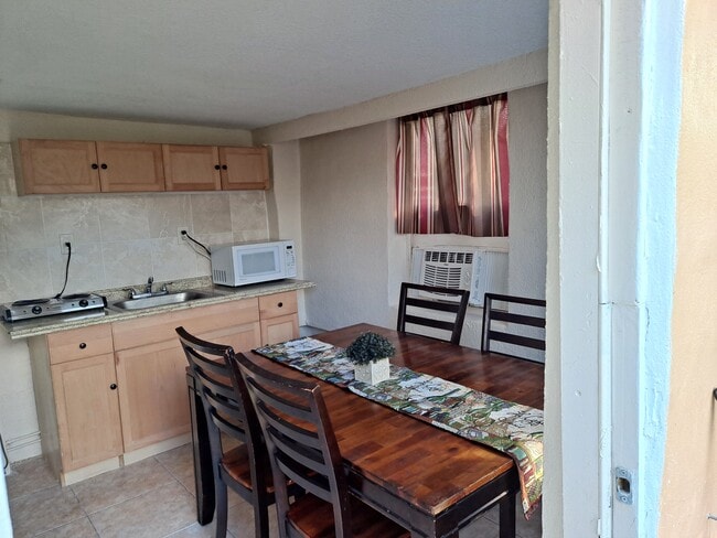 Building Photo - 6600 SW 26th St