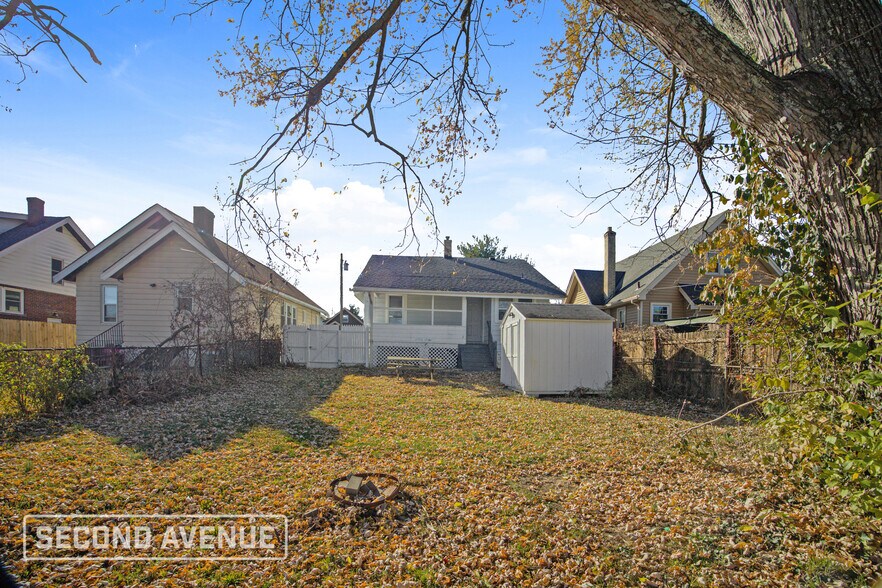 Building Photo - 1806 Sundale Ave