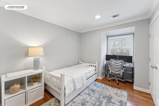 Building Photo - 44 Midhampton Ave