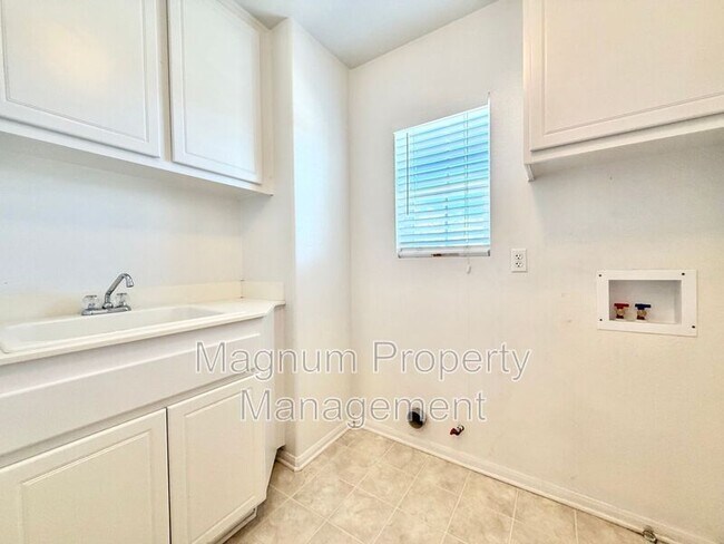 Building Photo - 29751 Maxmillian Ave