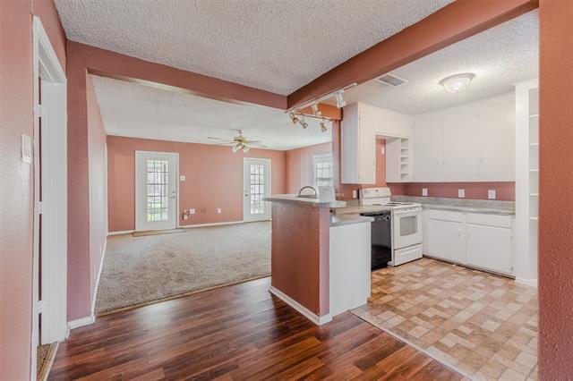 Building Photo - 600 NE 11th St